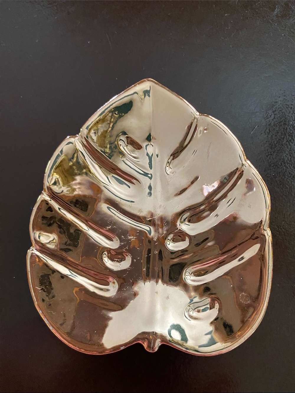 Metallic Gold Leaf-Shaped Decorative Dish